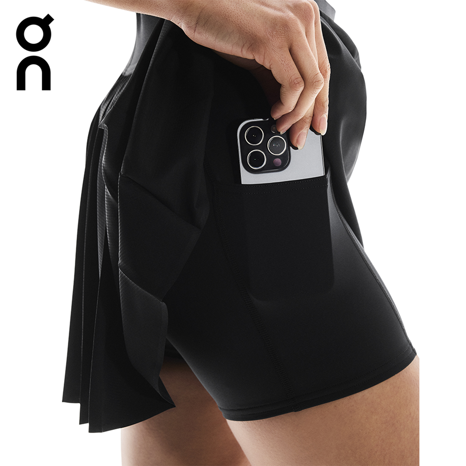 On | Court Skirt Pleated W Women (Black)｜THE CLUBHOUSE